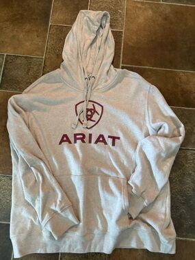 Ariat Cream Pullover Hoodie with Maroon/wine Logo Sz XL.  Super soft!